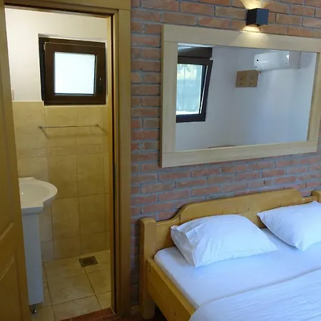 Bungalovi I Sobe Duboko Capsule hotel *